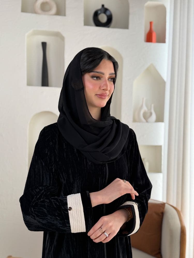 عباية المخمل الاسود
