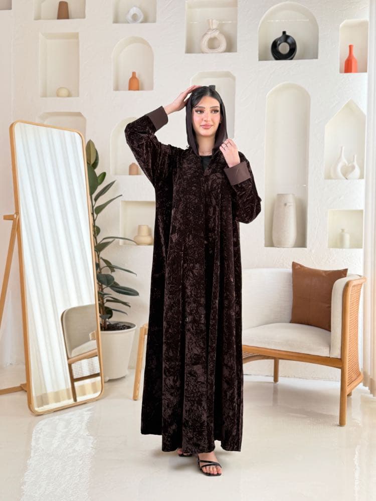 عباية المخمل البُنية