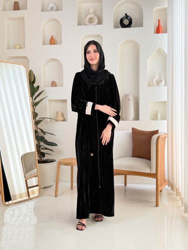 عباية المخمل الاسود