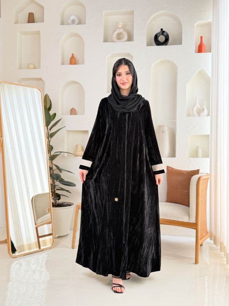 عباية المخمل الاسود