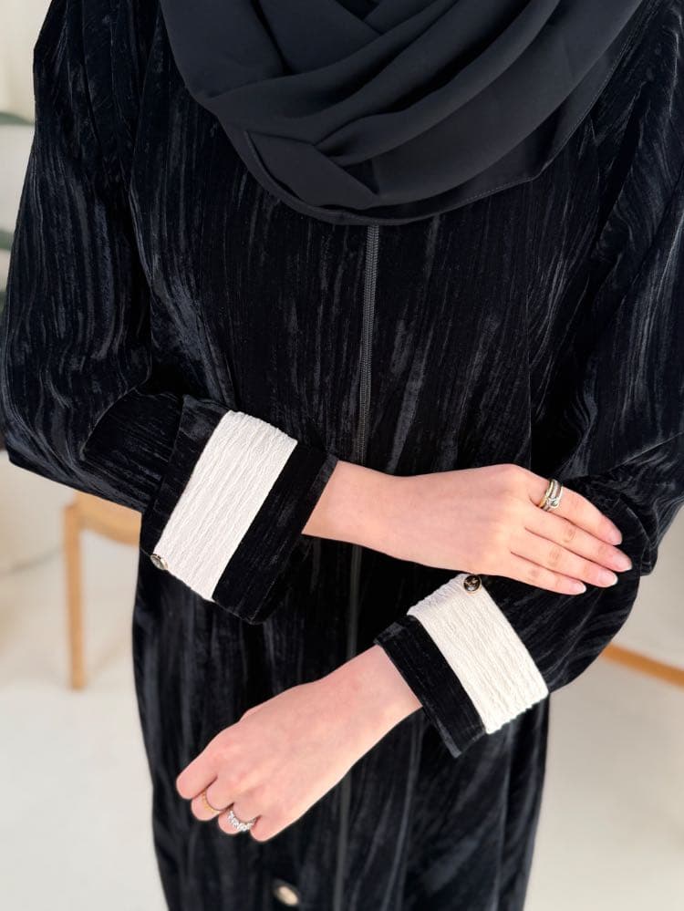 عباية المخمل الاسود