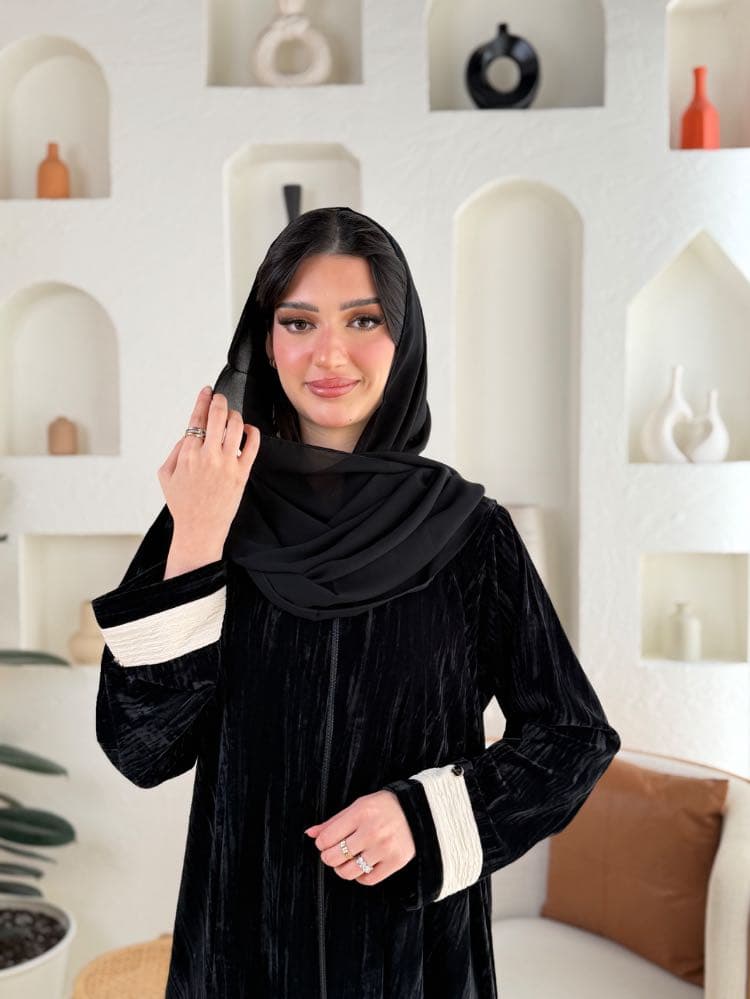 عباية المخمل الاسود