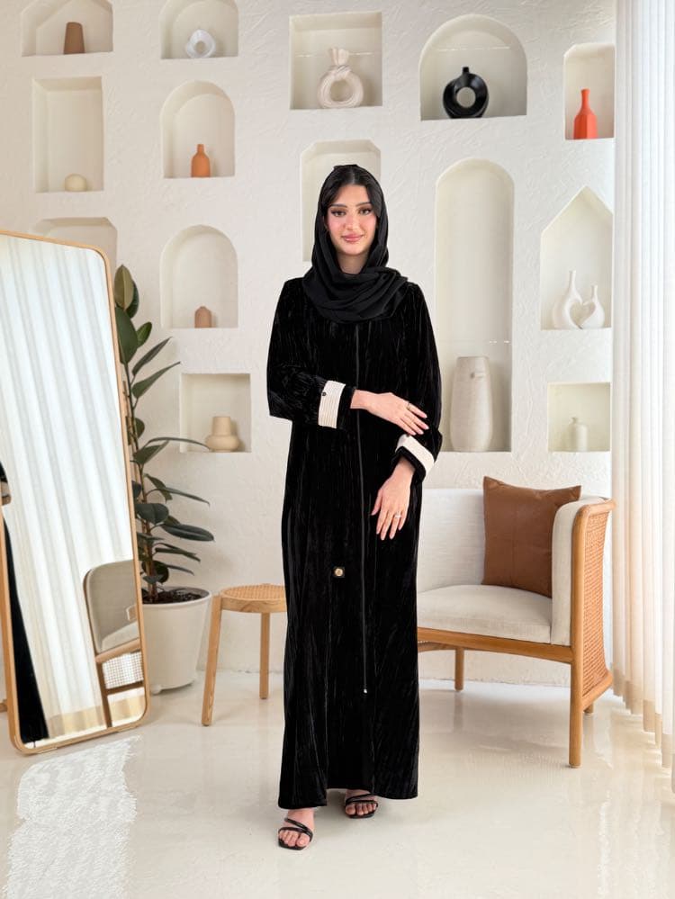 عباية المخمل الاسود