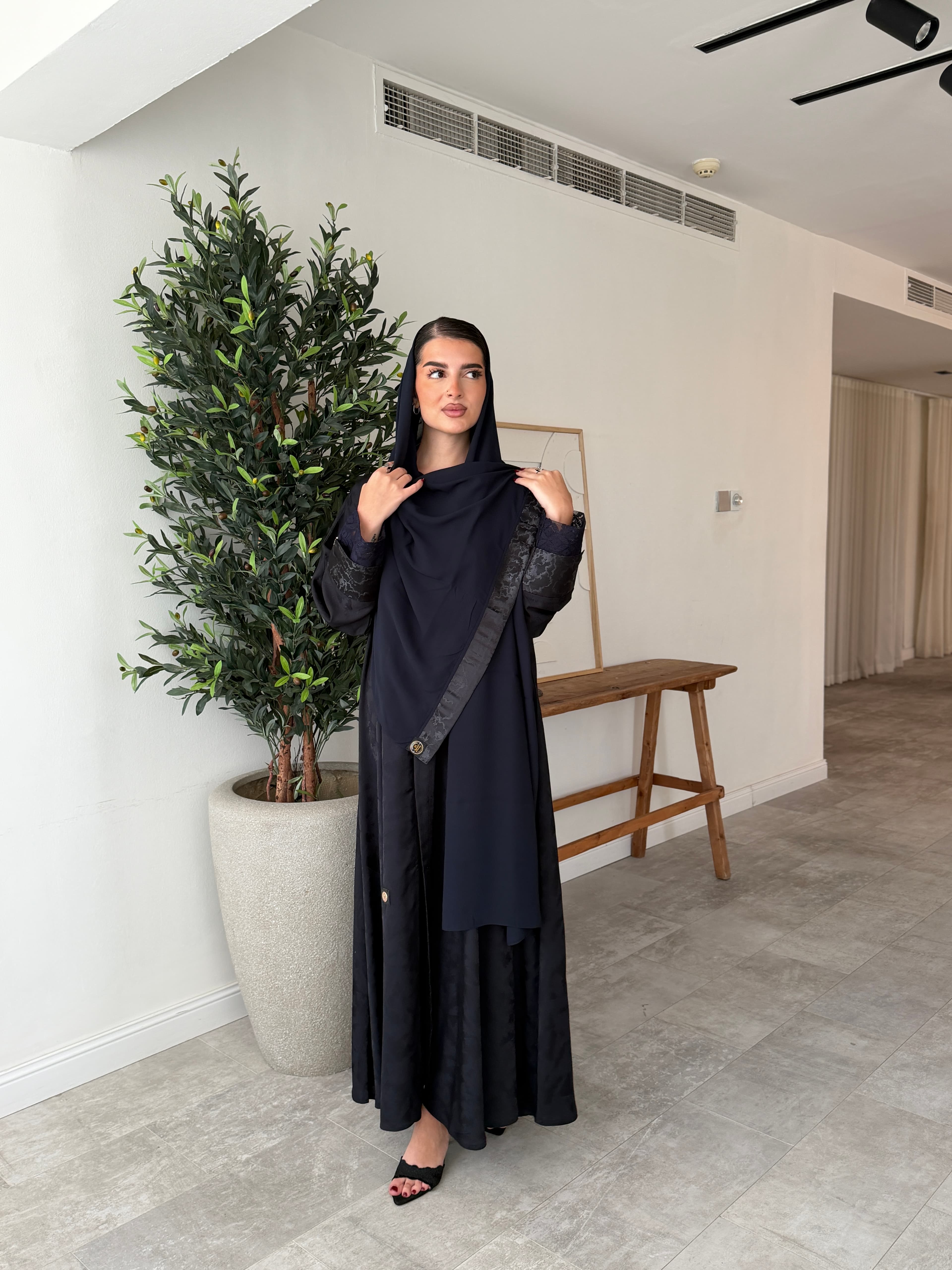 عباية دانتيل ماريا ازرق